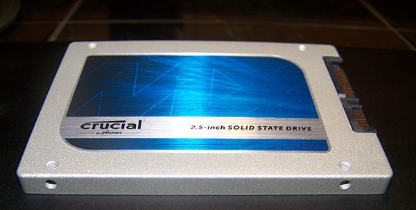 Dysk SSD Crucial MX100 w obudowie 5. Dysk SSD Crucial MX100